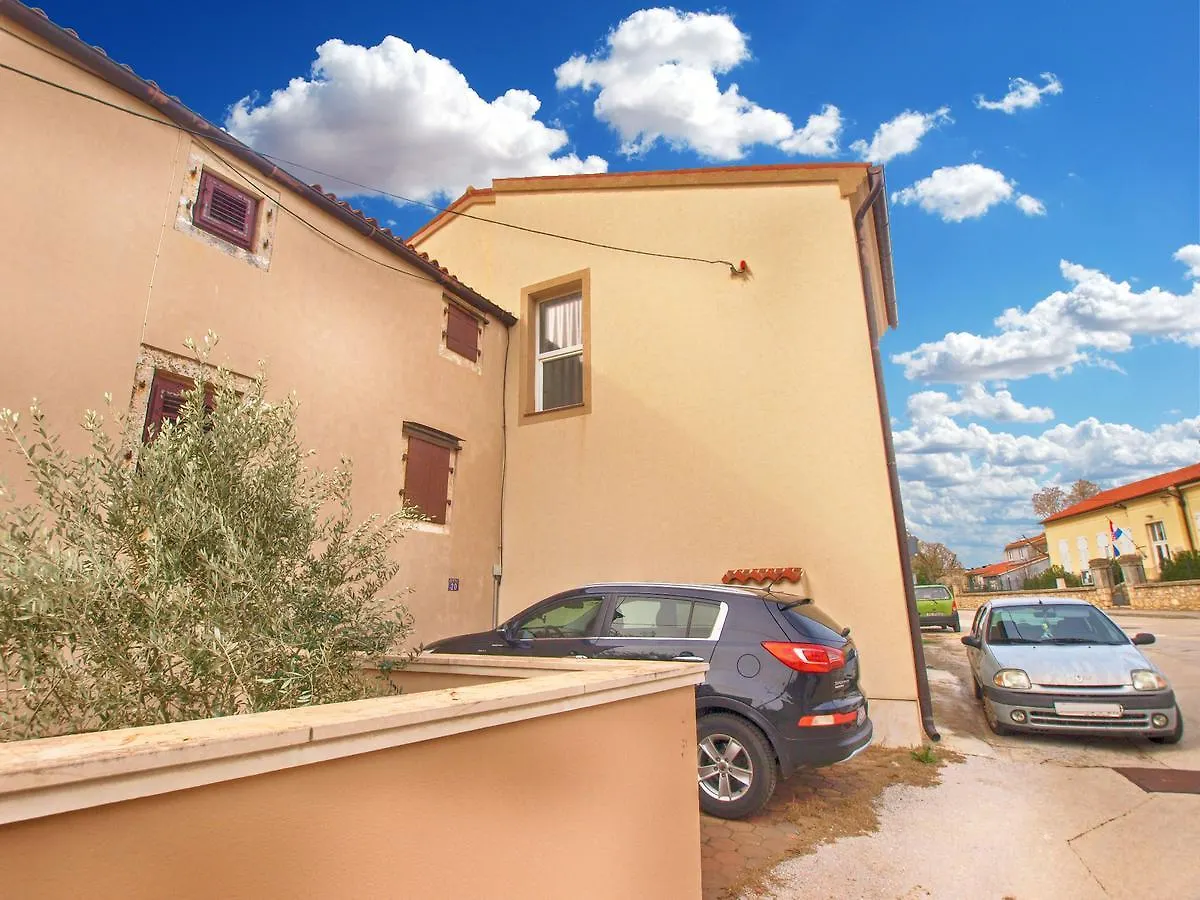 Apartments Kristina 1531 Pola 0*,